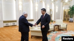 中国国家主席习近平在北京人大会堂会见前美国国务卿基辛格(2018年11月8日)