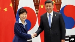 2016年9月5日中国国家主席习近平在杭州西湖国宾馆会晤韩国总统朴槿惠(左)