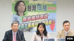 国民党立法院党团召开记者会批评蔡英文的两岸政策没有具体内容。(美国之音张永泰拍摄)