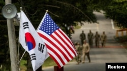 韩国与美国国旗(路透社资料图)