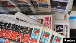 香港报摊上的苹果日报(路透社2021年5月17日)