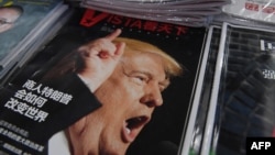 北京一家书店展示的报道川普(特朗普)当选美国总统的杂志。(2016年12月12日)