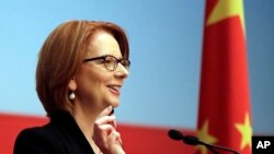 澳大利亚总理吉拉德2013年4月8日在上海浦东中国干部学院回答客人的提问