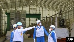 日本首相岸田文雄在2023年8月20日视察福岛核电站运作方东京电力公司(TEPCO)的核废水处理厂。