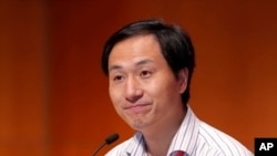 贺建奎2018年11月28日在香港讲话(美联社)