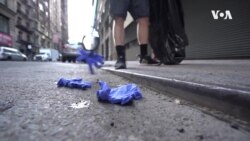 VOA英语视频: 纽约客随地乱丢口罩手套 危害公共卫生 VOA英语视频: 纽约客随地乱丢口罩手套 危害公共卫生