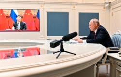 俄罗斯总统普京与中国领导人习近平举行视频对话。(2021年6月28日)