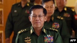 မှတ်တမ်းဓါတ်ပုံ- ၂၀၁၈ မတ်လတုန်းက ဗိုလ်ချုပ်မှူးကြီး မင်းအောင်လှိုင် ကို နေပြည်တော် လွှတ်တော်ခန်းမတွင် တွေ့ရစဉ်