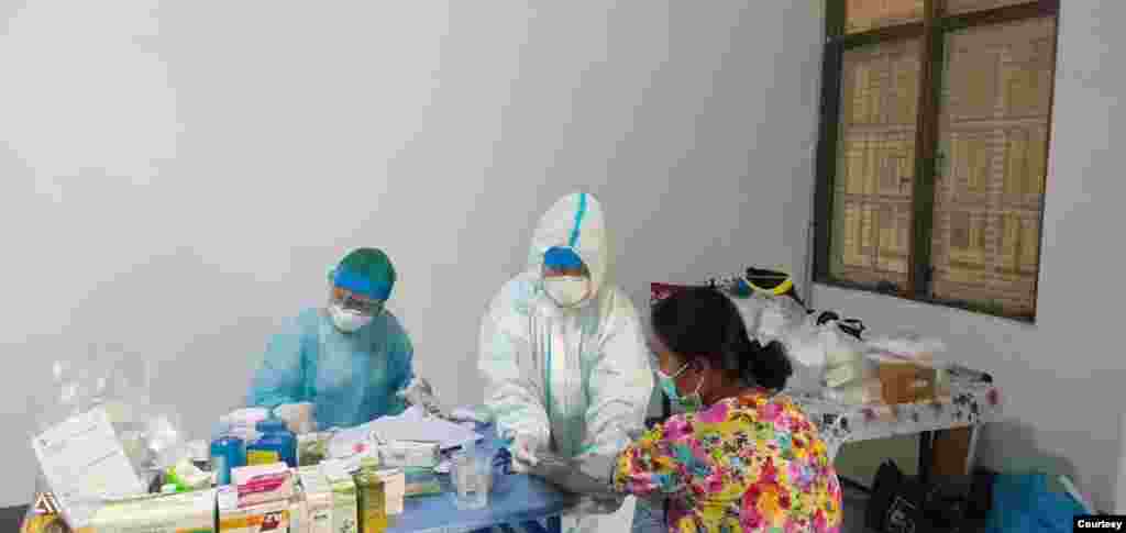 အခမဲ့ Fever Clinic ဆေးခန်း (PHOTOS CREDIT TO Community Fever Clinic - Yangon Network Fb and Dr Kyaw Swar Oo)  