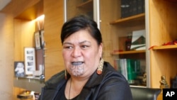 新西兰外交部长马胡塔(Nanaia Mahuta)接受记者采访。(美联社照片)