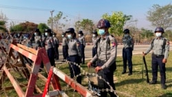 မြန်မာ့နိုင်ငံရေးတင်းမာနေချိန် ဆန္ဒပြပွဲတွေဖြစ်ပြီး စစ်ကားတွေလည်း တွေ့လာနေရ မြန်မာ့နိုင်ငံရေးတင်းမာနေချိန် ဆန္ဒပြပွဲတွေဖြစ်ပြီး စစ်ကားတွေလည်း တွေ့လာနေရ