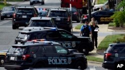 Capital Gazette报社外的警车