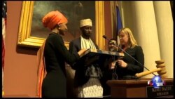 第一位索马里裔美国人妇女宣誓就任州议员 第一位索马里裔美国人妇女宣誓就任州议员