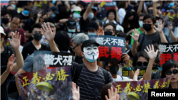 港人星期天(10月27日)继续走上街头抗议。路透社