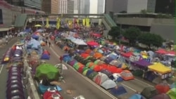 香港街头抗议学生拒绝三子撤退呼吁 香港街头抗议学生拒绝三子撤退呼吁