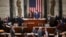 Phó Tổng thống Mỹ Kamala Harris và Chủ tịch Hạ Viện Mike Johnson tham dự phiên họp chung của Quốc hội chính thức xác nhận chiến thắng của Tổng thống đắc cử đảng Cộng hòa Donald Trump, tại Điện Capitol, Washington, ngày 6/1/2025.