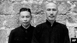 蒋经国及其父亲蒋介石总司令在湖南(1941年11月29日)
