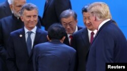 特朗普(右一)与习近平(右二)2018年11月30日在G20峰会上碰面(路透社)