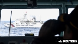 在印尼专属经济区海上巡逻的印尼海军舰只看到了一艘中国海警船。(2020年1月11日)