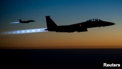 2014年9月23日,两架美军F-15E战机在叙利亚执行空袭任务后,飞越伊拉克北部领空。