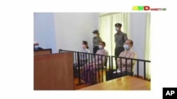 资料照:被罢黜的缅甸前领导人昂山素季在法庭上的录像截图。(2021年5月24日)