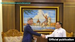 တရုတ်သံအမတ်ကြီးကို လက်ခံတွေ့ဆုံနေတဲ့ အပြည်ပြည်ဆိုင်ရာ ပူးပေါင်းဆောင်ရွက်ရေးဝန်ကြီး ဦးကျော်တင်