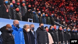 中国领导人习近平与国际奥委会主席巴赫和其他国家领导人出席北京冬奥会开幕式。(2022年2月4日)