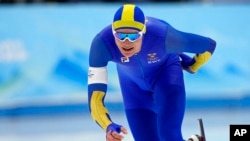 瑞典选手尼尔斯∙范德普尔(Nils van der Poel)2022年2月11日参加北京冬奥会1万米速滑比赛。(美联社)