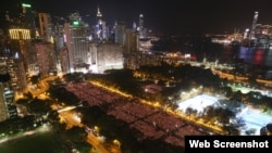 资料照:2016年6月4日十多万港人悼念六四,烛光点亮维多利亚公园。