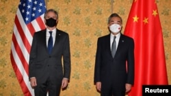 美国国务卿布林肯和时任中国外长王毅在意大利罗马出席G20峰会期间举行会晤。(2021年10月31日)