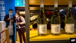 资料照:上海中国国际进口博览会上的澳大利亚葡萄酒展示区(2020年11月5日)
