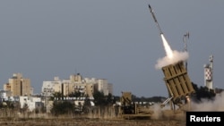 An Iron Dome launcher fires an interceptor rocket in the southern city of Ashdod, Israel, November 16, 2012.