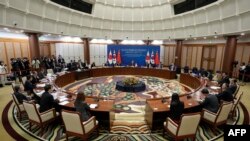 中国与韩国、日本三国外长2023年11月27日在韩国釜山举行三边会谈。(媒体联访照片)