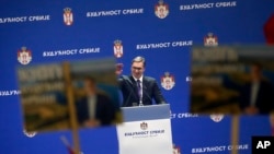 Президент Сербії Вучич повідомив, що проситиме уряд розглянути можливість відновлення участі Белграда у спільних навчаннях "з НАТО та іншими партнерами". AP Photo/Darko Vojinovic