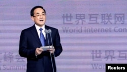 2017年12月3日,中共中央网络安全和信息化委员会办公室主任和国家互联网信息办公室主任徐麟出席在中国浙江省乌镇举行的第四届世界互联网大会开幕式。