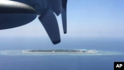 空中俯瞰台湾实际控制的太平岛(2016年2月23日,资料图)