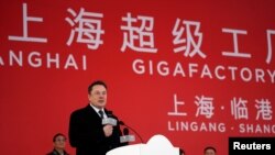 资料照:特斯拉创始人兼首席执行官马斯克在上海出席特斯拉电动车工厂开工典礼。(2019年1月7日)