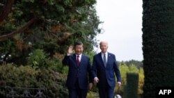 资料照:美国总统拜登与中国领导人习近平在加州费罗丽庄园举行双边会谈。(2023年11月15日)