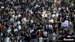 香港示威者聚集在港岛中心地区抗议。(2019年11月11日)