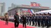 Архівне фото від червня 2024 року: Лідері Північної Кореї Кім Чен Ин та президент Росії Путін проходять повз урочисту охорону 