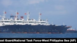在2021年3月7日的这张照片中,由菲律宾海岸警卫队/国家特遣部队-西菲律宾海提供的照片中,发现有220艘中国船只中的一部分停泊在南海的惠特森礁。 菲律宾政府在南中国海两国都声称拥有礁石的地方发现了200多艘中国渔船,他们认为这是民兵所为,但菲律宾政府并没有立即提出抗议。菲律宾政府对此表示关注。 (通过AP的菲律宾海岸警卫队/国家特遣部队-西菲律宾海)