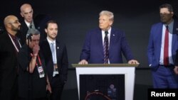 美国共和党总统候选人、前总统唐纳德·特朗普在威斯康星州密尔沃基市的共和党全国代表大会会场。(2024年7月17日)