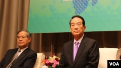 宋楚瑜赴APEC临行前国际记者会(美国之音易林拍摄)