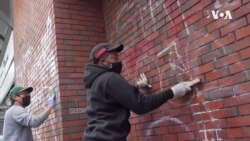VOA英语视频: 志愿者自发清理抗议过后的城市 VOA英语视频: 志愿者自发清理抗议过后的城市