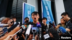 主张民主自决的组织“香港众志”副主席郑家朗对媒体讲话。(2019年8月30日)