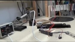 У Каліфорнії волонтери зорганізувалися у клуб майстрів на всі руки. Відео У Каліфорнії волонтери зорганізувалися у клуб майстрів на всі руки. Відео