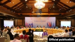 NCA ကို လက်မှတ်ရေးထိုးထားတဲ့ တိုင်းရင်းသားလက်နက်ကိုင်အဖွဲ့တွေ အစိုးရနဲ့ဆွေးနွေးခဲ့စဉ် 04.07.2019 (ဓာတ်ပုံ - Official Publication)