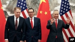 资料照片:美国贸易代表莱特希泽、美国财政部长姆努钦、中国副总理刘鹤