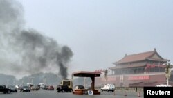 2013年10月28日,冲往天安门的汽车爆炸起火的现场。