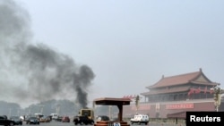 2013年10月28日,冲往天安门的汽车爆炸起火的现场。